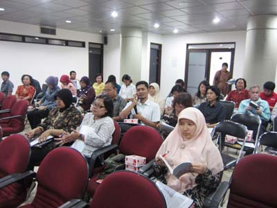 Diskusi Buku Identitas Perempuan Indonesia: Status  Pergeseran Relasi Gender  dan Perjuangan Politik  di LIPI